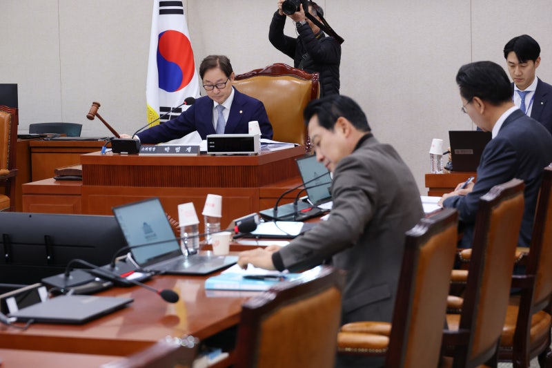 ‘<b>명태균 특검법</b>’ 법사위 소위 통과… 27일 본회의行