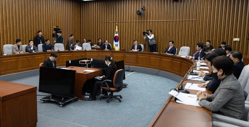 정무위, ‘<b>홈플러스</b> 사태’ <b>김병주</b> <b>MBK</b>파트너스 회장 등 증인 채택…18일...