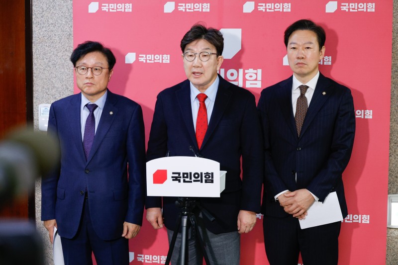 <b>권성동</b> “禹의장 ‘<b>마은혁</b> 임명 촉구’ <b>직권남용</b>, 崔 대행, 응하면 안 돼...