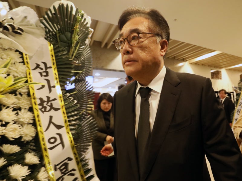 故 <b>장제원 전 의원</b> 빈소 조문 행렬… “윤 대통령, ‘가슴 아프다’ 말...