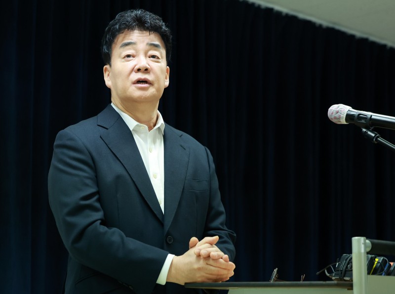 <b>백종원</b> 출연한 ‘<b>남극의 셰프</b>’ 첫 <b>방송 연기</b>... “편성 조정”