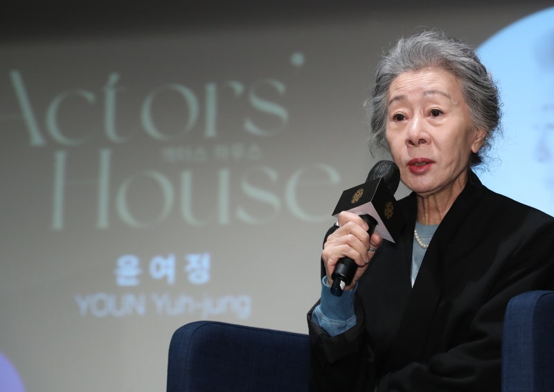 <b>윤여정</b> “<b>아들</b> 커밍아웃… 뉴욕서 <b>결혼</b>식” 최초 고백