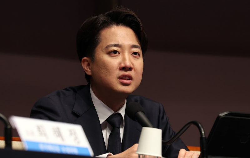 <b>이준석</b> “민주당이 삼권분립 부정 주장하는 건 반헌법적… 李, 법적 쟁...