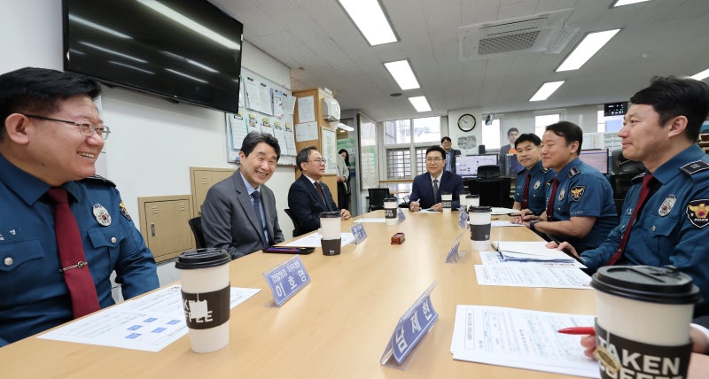 <b>이주호</b> “국정 혼란하지만 국민 안전엔 빈틈 없어야”