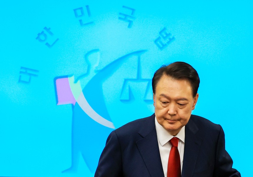 윤석열 전 대통령이 지난달 21일 서초동 서울중앙지법에서 열린 내란 우두머리 혐의에 대한 두 번째 정식 재판에 출석하고 있다./뉴스1