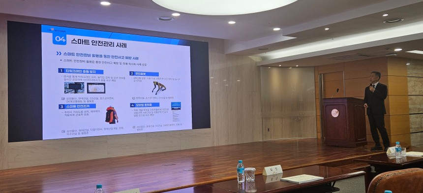 한상준 대한건설협회 실장이 8일 서울시 강남구 건설회관에서 열린‘건설현장 추락사고 예방 세미나’에서 발표하고 있다./방재혁 기자