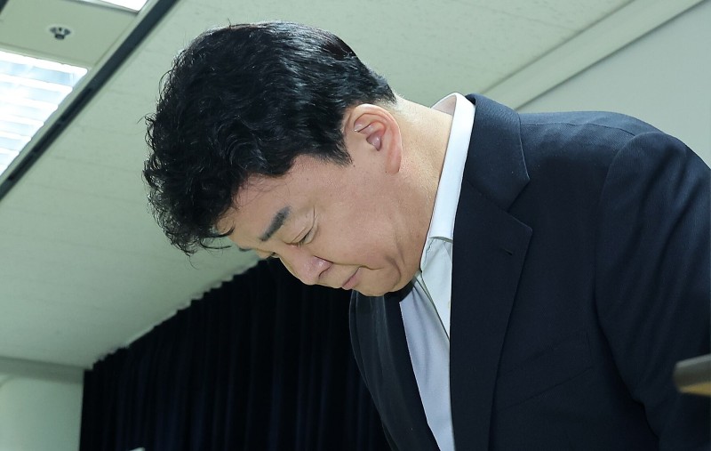 <b>경찰</b>, <b>백종원</b> ‘<b>닭뼈 튀김기</b> 가맹점 공급 의혹’도 내사 착수