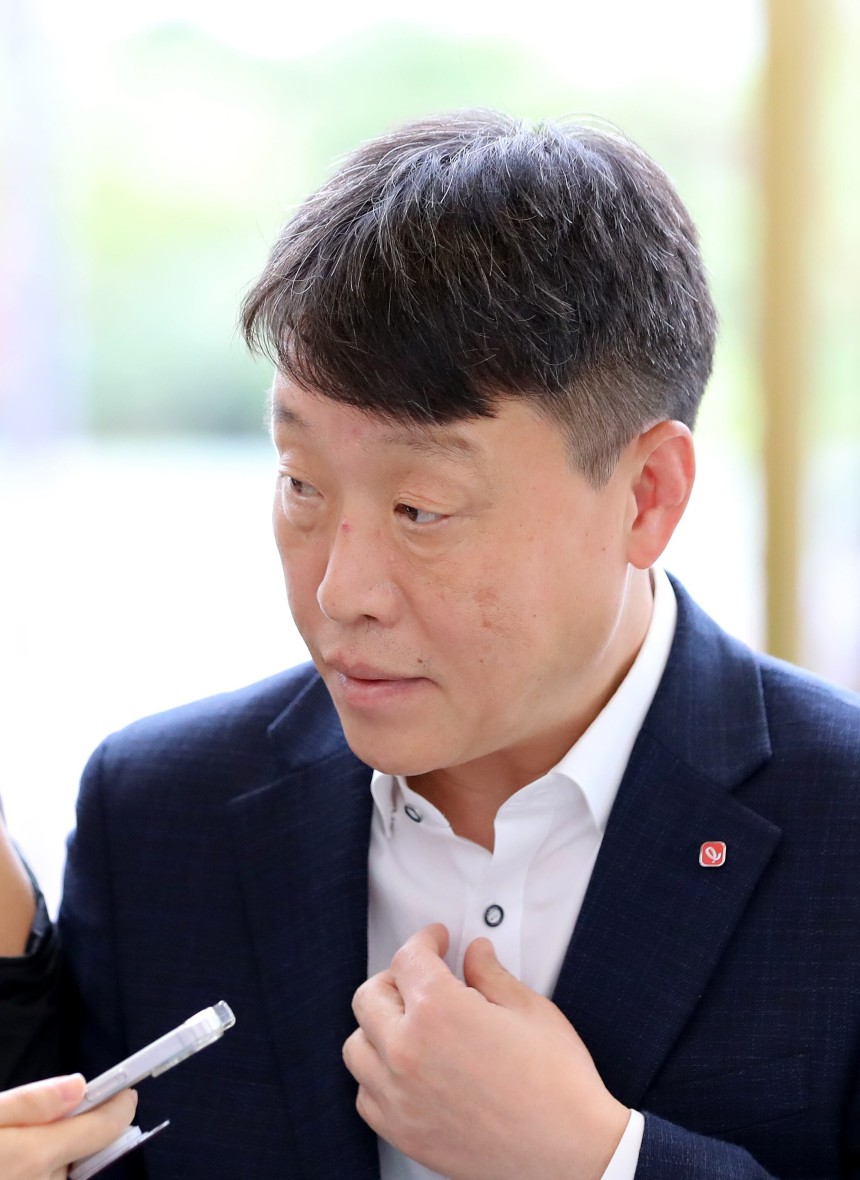 남창희 롯데하이마트 대표이사가 2023년 하반기 사장단 회의에 참석하고 있다./뉴스1