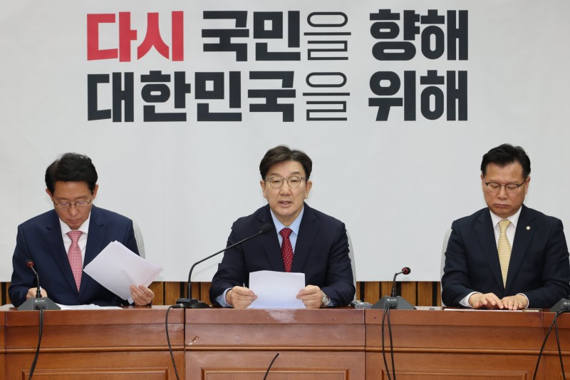 <b>권성동</b> “김문수, 11시 의총 참석키로”... 金 측 “확정 아냐”
