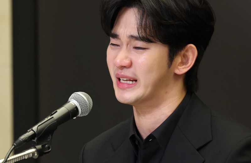 <b>김수현</b> 측, <b>가세연</b>·김새론 유족 <b>명예훼손</b> 혐의 추가 <b>고소</b>