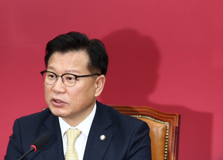 이양수 국민의힘 사무총장이 9일 오후 서울 여의도 국회에서 김문수 대통령 후보와 한덕수 무소속 예비후보의 단일화 관련기자회견을 하고 있다./뉴스1