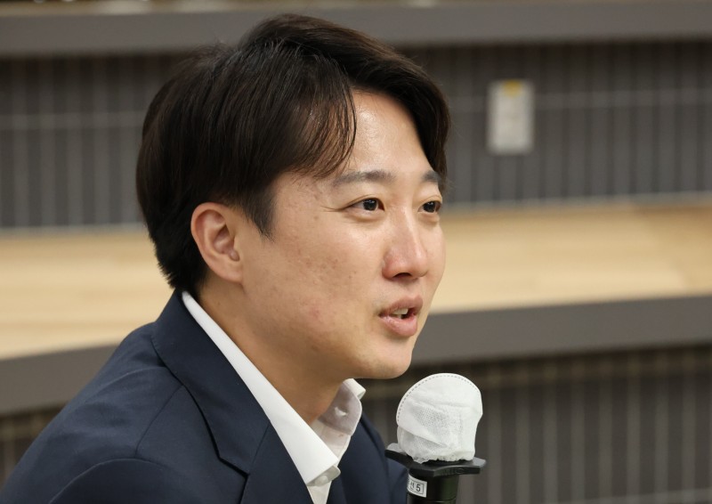 이준석 “국민의힘, 이쯤되면 <b>이재명 밀어주기</b> 밀약?”