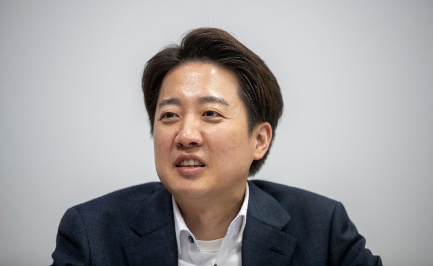 이준석 개혁신당 대선 후보는 9일 서울 국회 의원회관에서 국민의힘 단일화 내홍에 대해 "기시감이 든다"며 "고쳐쓸 수 없다"고 평했다. /김지호 기자