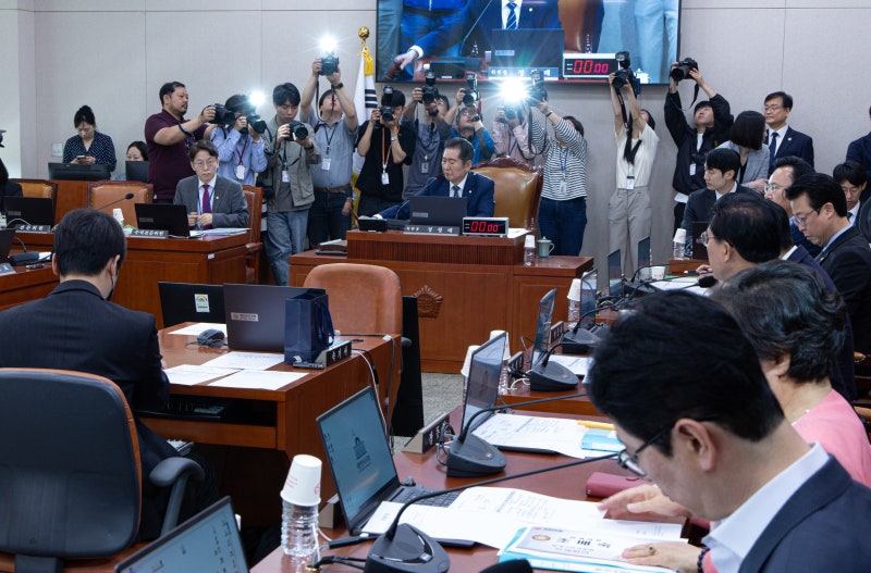<b>법사위</b>, ‘<b>조희대 특검법</b>’ 상정… 국민의힘 “사법탄압” 반발