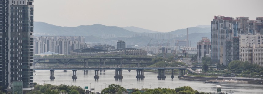 서울 성동구에서 바라본 서울숲, 강남, 송파 일대의 모습./연합뉴스 