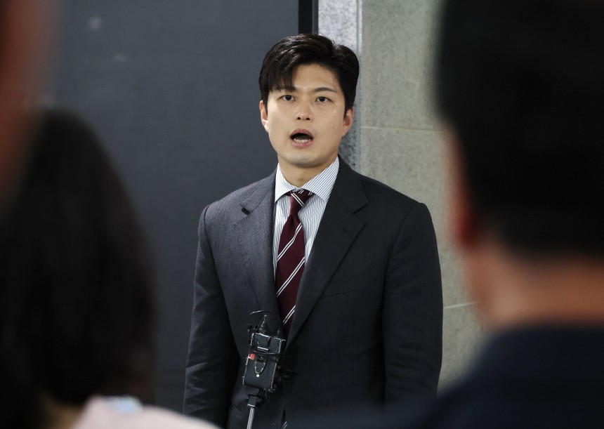 국민의힘 김용태 비상대책위원장이 21일 서울 여의도 국회 의원회관에서 행사를 마치고 나오며 취재진의 질문에 답변하고 있다. /연합뉴스