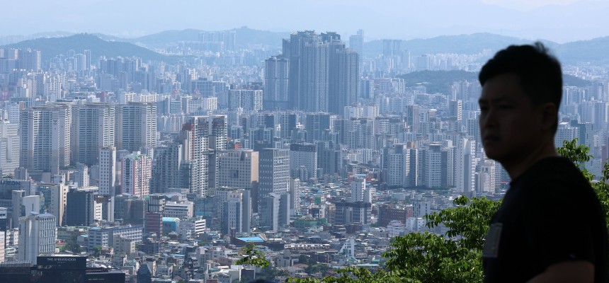 25일 서울 남산에서 바라본 서울시내 아파트단지 모습.  /뉴스1