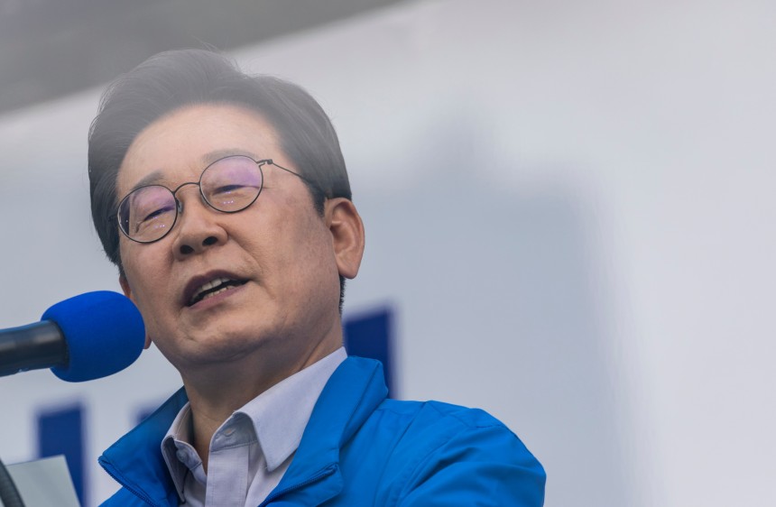 더불어민주당 이재명 대통령 후보가 28일 서울 왕십리역 광장에서 열린 성동구·동대문구 집중 유세에서 지지를 호소하고 있다. 2025.5.28/뉴스1
