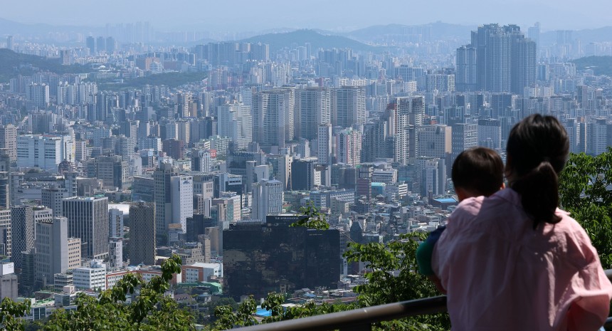 서울 남산에서 바라본 서울시내 아파트단지 모습. /뉴스1