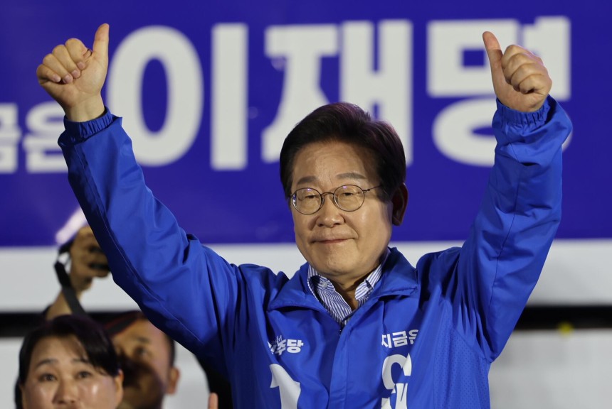 이재명 더불어민주당 대선 후보. 사진은 제21대 대통령선거를 하루 앞둔 2일 오후 서울 영등포구 여의도공원에서 열린 마지막 유세에서 지지를 호소하고 있는 모습. /뉴스1