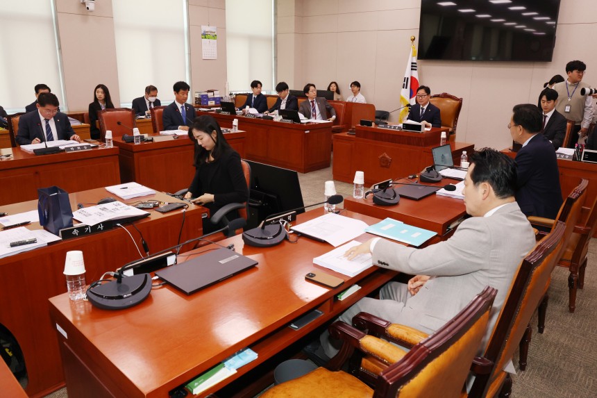 지난달 7일 오전 서울 여의도 국회에서 열린 법제사법위원회 제1차 법안심사제1소위워회를 박범계 위원장이 주재하고 있다. /뉴스1