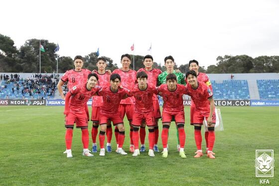 한국 축구, <b>11회 연속</b> <b>월드컵</b> 본선 진출… ‘손흥민·이강인·김민재 마...