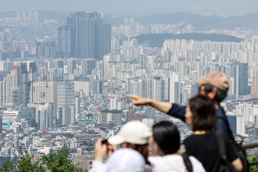 지난 3일 서울 중구 남산에서 바라본 시내 아파트 단지 모습. /뉴스1