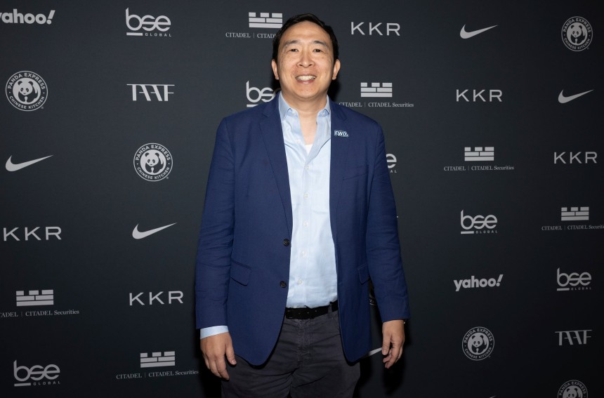 일론 머스크 테슬라 최고경영자에게 신당 창단을 제안한 앤드루 양. /AP·연합뉴스
