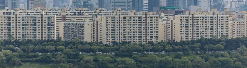 아파트 거래량 감소에도 고가 단지 밀집 서울 강남은 절반 이상 신고가    (서울=연합뉴스) 황광모 기자 = 지난달 서울 등 수도권 아파트 시장 거래량은 주춤했으나 서울 강남구, 경기 과천시 등 고가 단지 밀집지역