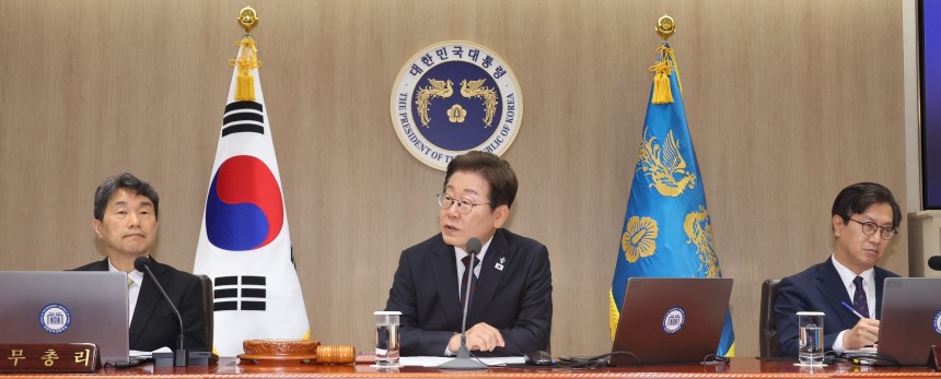 이재명 대통령이 10일 서울 용산 대통령실에서 열린 국무회의에서 발언하고 있다. /연합뉴스 