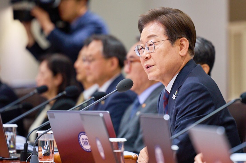 이재명 대통령이 10일 서울 용산구 대통령실 청사에서 열린 국무회의에서 모두발언을 하고 있다. (대통령실 제공)/뉴스1
