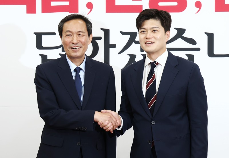 김용태 “법 위에 선 권력, 오래 못 가” <b>우상호</b> “李 대통령에 여과없...