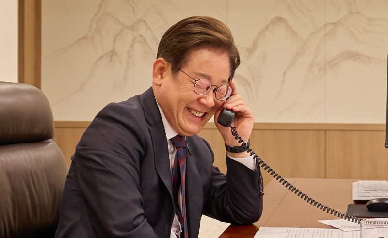 <b>대통령</b>실, 선물용 ‘이재명 <b>시계</b>’ 만든다