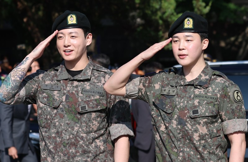 BTS, RM·뷔 이어 ‘<b>지민</b>·<b>정국</b>' <b>전역</b>… “군대 쉽지 않은 곳”
