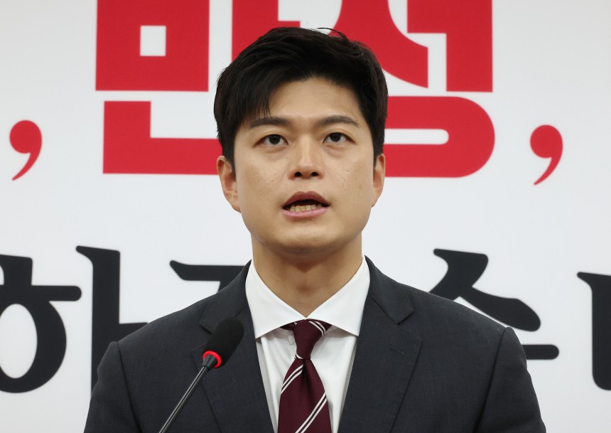 김용태 국민의힘 비상대책위원장이 12일 국회에서 '검찰 해체 4법' 관련 입장 발표를 하고 있다. /연합뉴스 