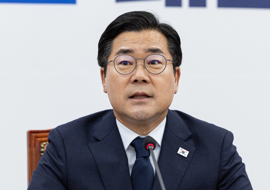 박찬대 더불어민주당 대표 직무대행 겸 원내대표가 12일 오전 서울 여의도 국회에서 고별 기자간담회를 하고 있다. /뉴스1