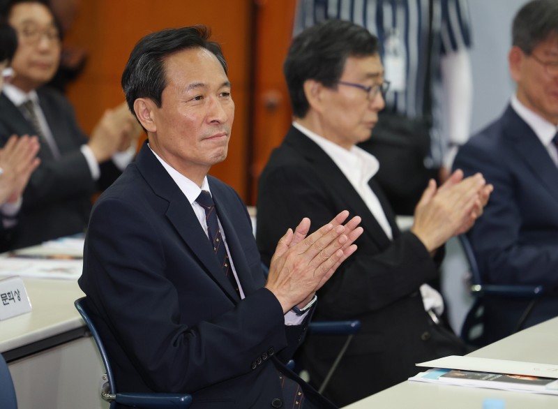 李대통령 “평화가 곧 경제... <b>남북</b> 공존·번영하는 한반도 만들어야"