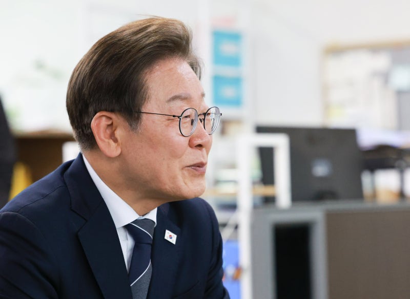 李 <b>대통령 장남</b>, 오늘 비공개 <b>결혼식</b>… 여권 인사 대거 참석