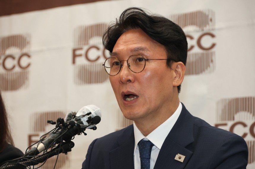 김민석 국무총리 후보자가 17일 오후 서울 중구 프레스센터에서 열린 외신기자간담회에서 발언을 하고 있다. /뉴스1