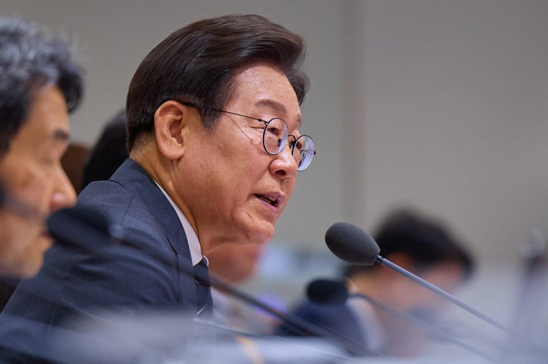 李<b>대통령</b>, <b>여야</b> 지도부와 취임 18일 만 <b>오찬</b>… 추경·총리 인준 논의