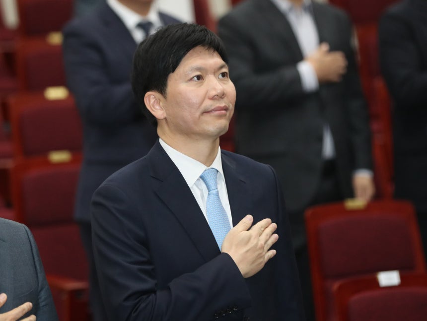 지난 2024년 5월 16일 권순정 당시 신임 수원고등검찰청 검사장이 경기 수원시 영통구 수원검찰청사에서 열린 취임식에서 국기에 대한 경례를 하고 있다. /뉴스1