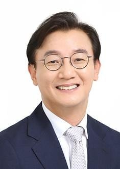 [프로필] 전재수 <b>해수부</b> 장관 후보자… <b>부산</b>서만 3선, 부처 <b>이전</b> 총괄 지...