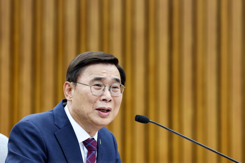 <b>이종석 국정원장</b> 후보자 인사청문 경과보고서 채택… 李정부 처음