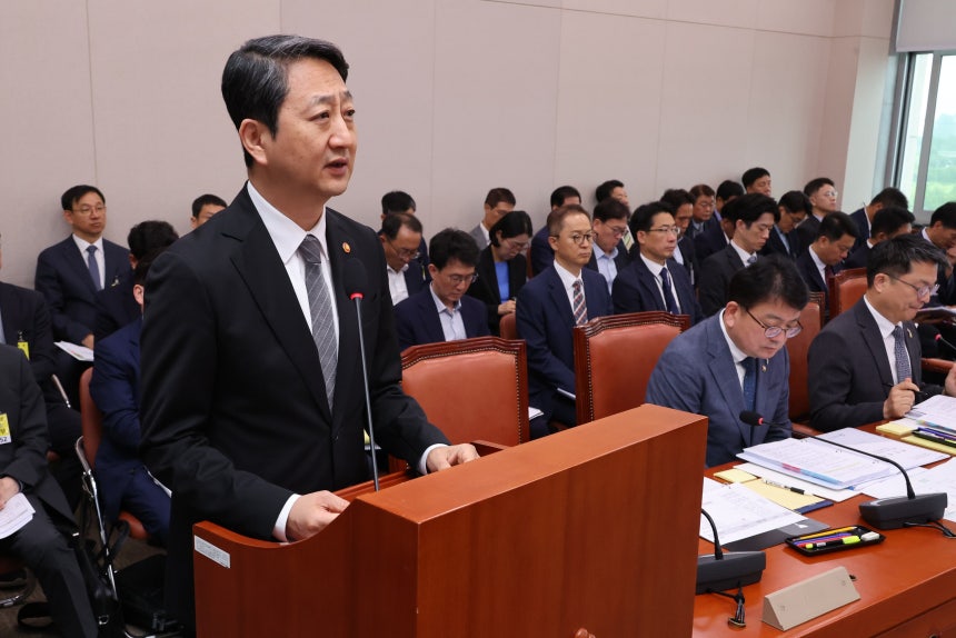 안덕근 산업통상자원부 장관이 25일 국회 산업통상자원중소벤처기업위원회 전체회의에서 2025년도 2차 추경안에 대해 설명하고 있다. /연합뉴스