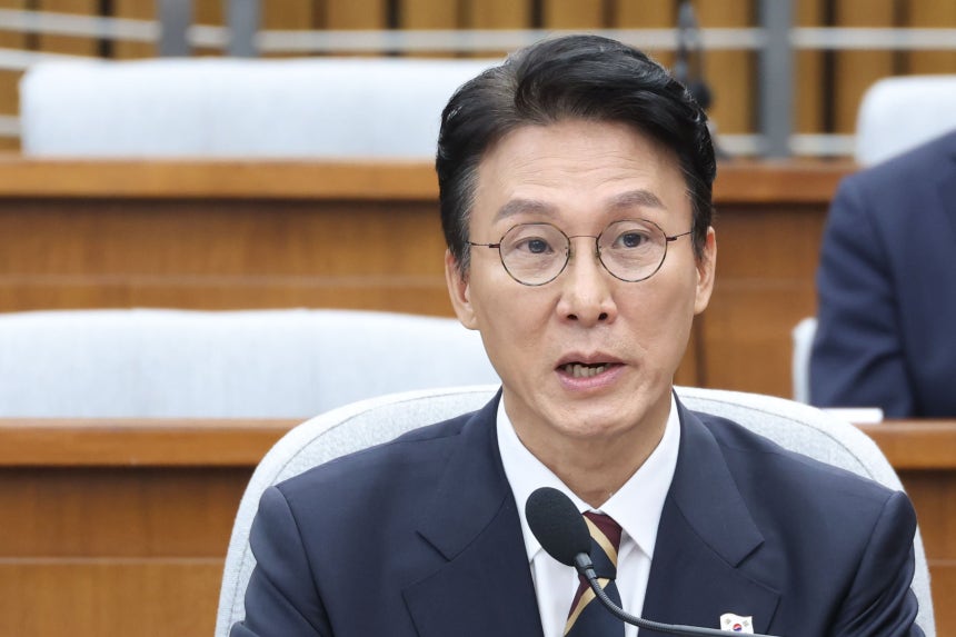 김민석 국무총리 후보자가 25일 오전 서울 여의도 국회에서 열린 인사청문회에 출석해 의원 질의에 답하고 있다. /뉴스1