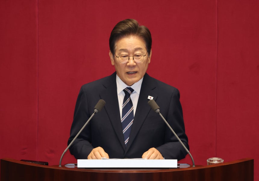 이재명 대통령이 26일 서울 여의도 국회에서 열린 본회의에서 추가경정예산 시정연설을 하고 있다. /뉴스1