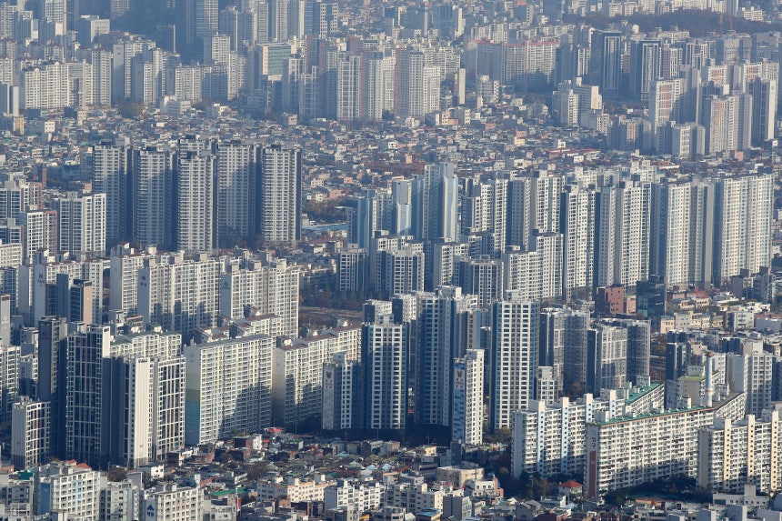 아파트가 빼곡히 들어선 도심 전경./뉴스1
