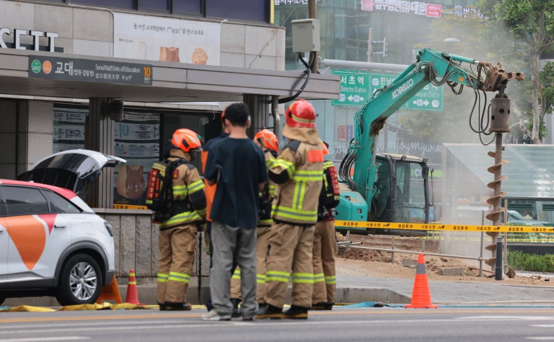 <b>교대역 가스</b> 유출로 2명 경상… 배관에서 <b>가스</b> 다 빠져야 복구 시작