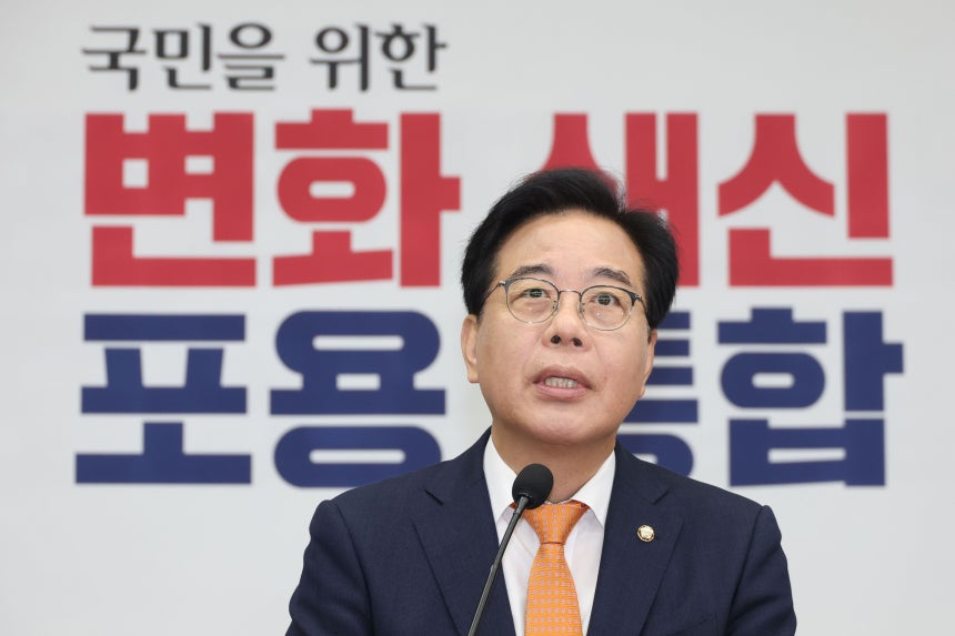 송언석 국민의힘 원내대표가 27일 오전 서울 여의도 국회에서 열린 의원총회에서 발언하고 있다. /뉴스1