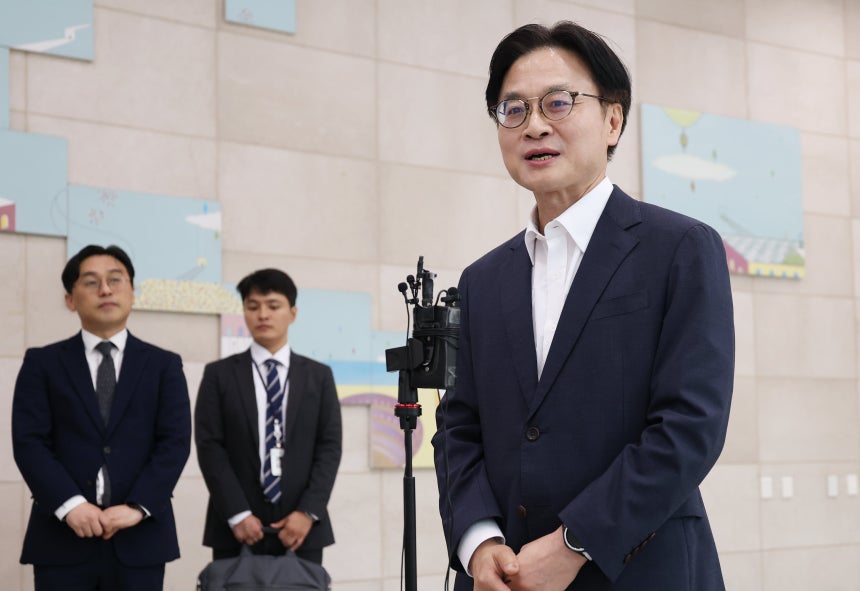 이재명 정부 초대 산업통상자원부 장관으로 지명된 김정관 후보자(두산 에너빌리티 사장)가  30일 오전 서울 강남구 한국기술센터에 마련된 인사청문회 준비단 사무실로 출근하며 지명 소감을 밝히고 있다. /뉴스1